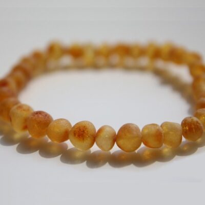 Felnőtt borostyán karkötő polírozatlan sötét méz szín